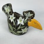 Bemaltes Hühnchen mit Blumen und Tupfen – Bild 2