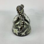 Bemaltes Hühnchen mit Blumen und Tupfen – Bild 5