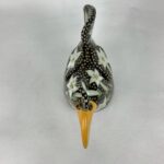 Bemaltes Hühnchen mit Blumen und Tupfen – Bild 6