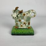 Kuh auf Holzbrett – Bild 2