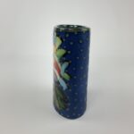 Bemalte kleine Vase mit bunten Chrysanthemen – Bild 3