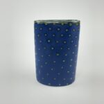 Bemalte kleine Vase mit bunten Chrysanthemen – Bild 4