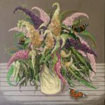 Schmetterlingsflieder in gelber Vase