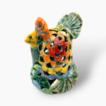 Bemalter Huhn-Windlicht mit bunten Rosenblumen klein